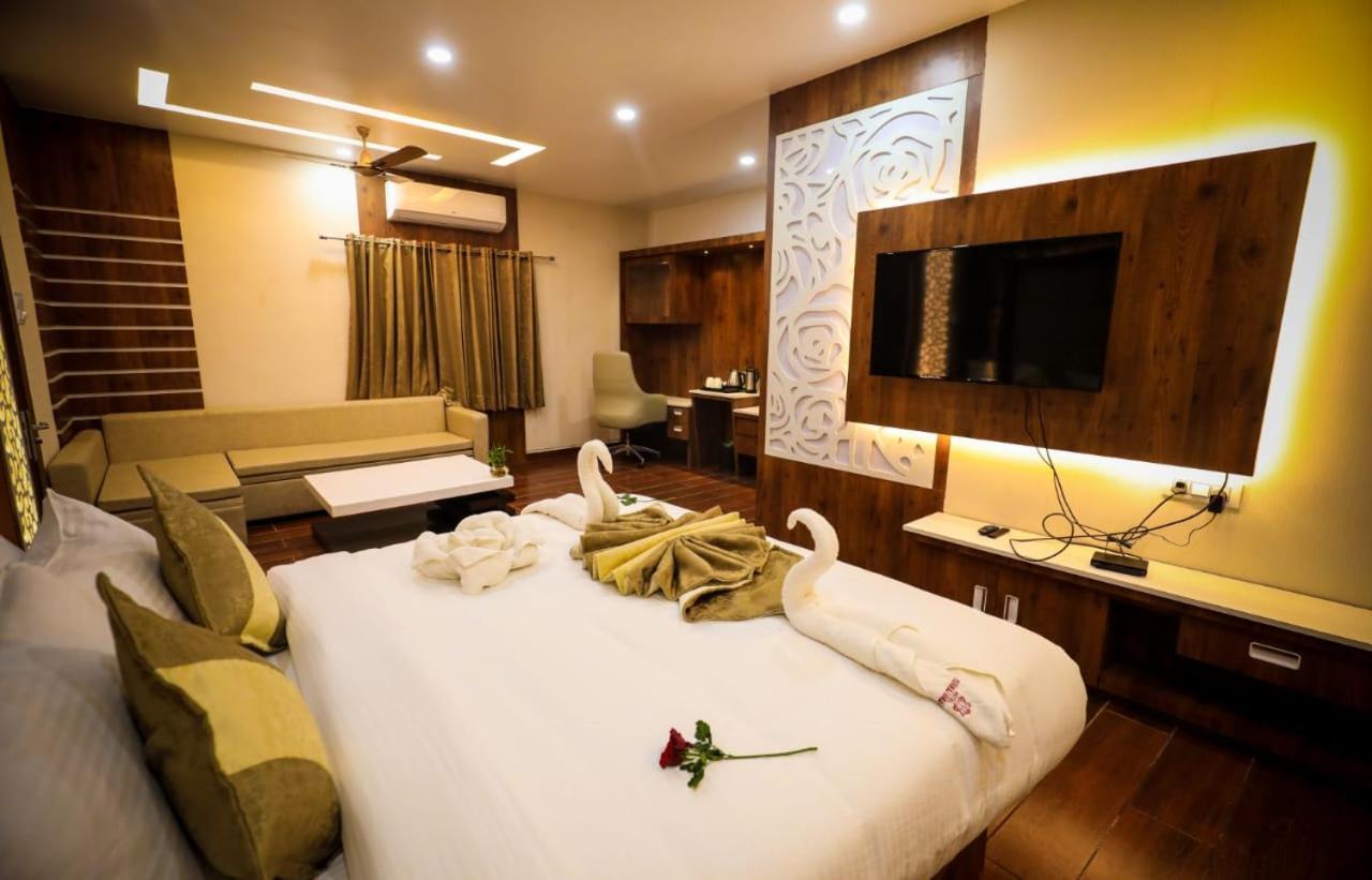 Hotel Yuvraj Grand Jabalpur Exterior foto